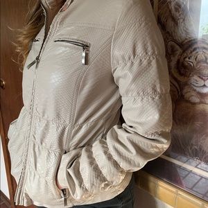 MontanaCo Jacket that is in mint condition! 💋